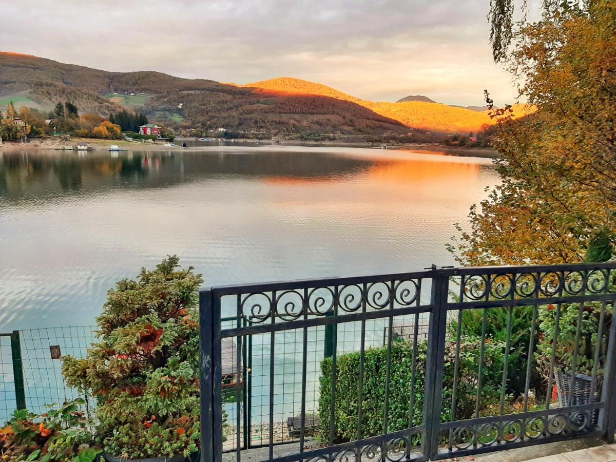 Lake House Нови пазар Екстериор снимка